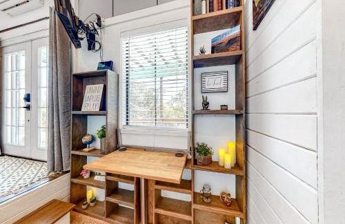 Canyon Lake Hotel | Chimney Rock Tiny Home