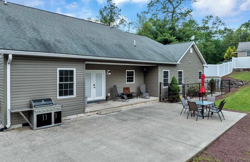 Cresco Casa | Chip's Pocono Escape | Pool w/ Slide | Hot tub