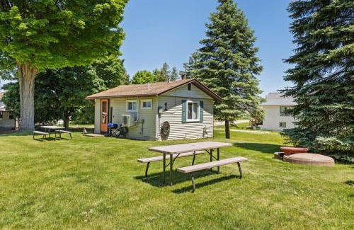 Chippewa Lake Casa | Chippewa Bluffs Resort - 2BR 2BA Cabins