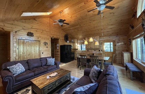 Hayward Cabina | Chippewa Flowage Adventure Base: Fish, Kayak, Explore!