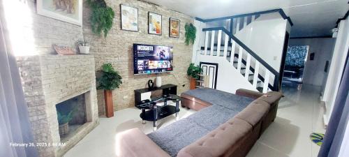 Baguio Apartamento | Chloe's Homestay - Baguio Spacious 3BR Corner Rowhouse for Family & Friends Getaways