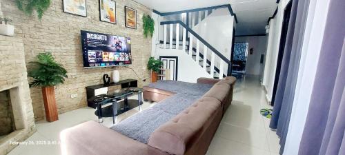 Baguio Apartamento | Chloe's Homestay - Baguio Spacious 3BR Corner Rowhouse for Family & Friends Getaways