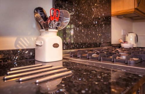 Eastbourne Casa | Chocolate-box pretty Pear Tree Cottage in South Downs village