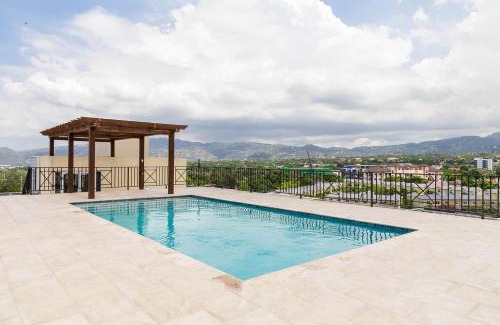 Barbican Apartamento | Choose To Be Happy at Twenty 2A with Pool
