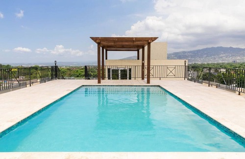 Barbican Apartamento | Choose To Be Happy @ Twenty 2A #201 [2-Bedroom w/ Pool]