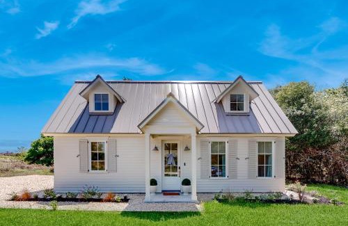 Brenham Casa | Christmas Hill Cottage B