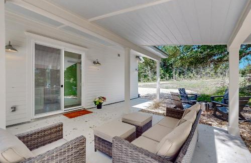 Brenham Casa | Christmas Hill Cottage B