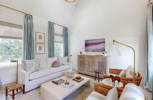 Brenham Casa | Christmas Hill Cottage B