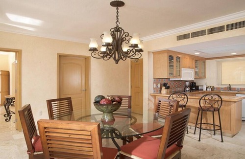 Flamingos Complejo | Christmas in 2 BR Suite Flamingos