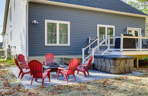 Snow Hill Casa | Christys Cottage with Hot Tub - 2 Mi to Beach!