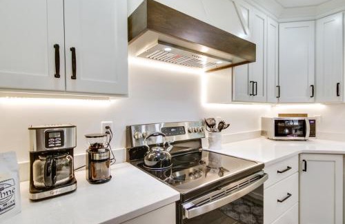 Snow Hill Casa | Christys Cottage with Hot Tub - 2 Mi to Beach!