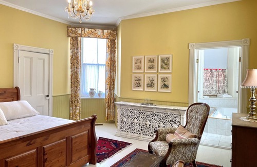 Gananoque Casa | Chrysler House