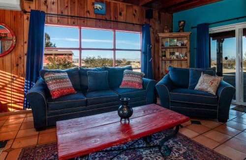 Twentynine Palms Casa | Chuck's Cabin in a Joshua Tree Community