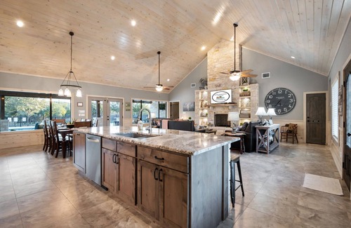 Concan Casa | Chula Vista Sleeps31 Heated Pool Ping Pong Quiet Subdiv FREE Frio@Concan VIP