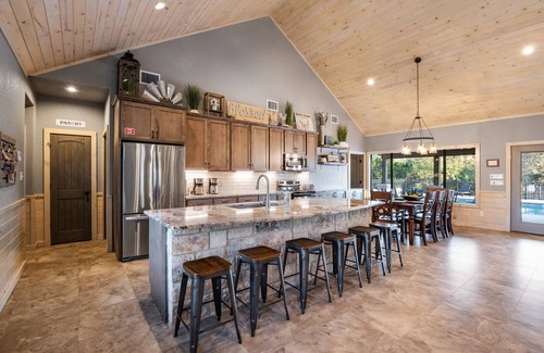 Concan Casa | Chula Vista Sleeps31 Heated Pool Ping Pong Quiet Subdiv FREE Frio@Concan VIP