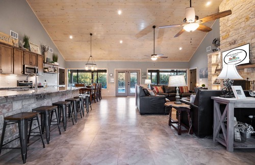 Concan Casa | Chula Vista Sleeps31 Heated Pool Ping Pong Quiet Subdiv FREE Frio@Concan VIP