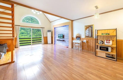 Namsan Casa | Chuncheon Namiseom pet Friendly Pension
