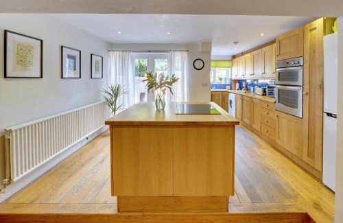 Warwick Town Centre Casa | Church Bells House by Spa Town Property - 3 Bedroom Georgian Townhouse in Central Warwick