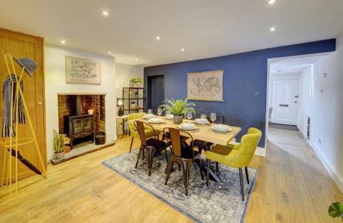 Warwick Town Centre Casa | Church Bells House by Spa Town Property - 3 Bedroom Georgian Townhouse in Central Warwick