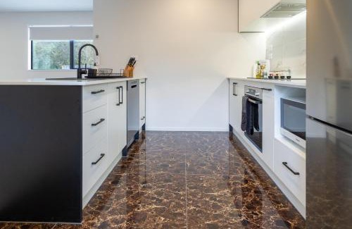 Upper Riccarton Apartamento | Church Corner, Parking and Large Living Area