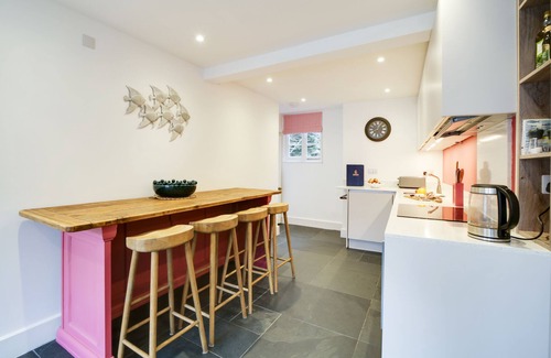 Port Isaac Casa | Church Hill House - Newly renovated chic 4 bed home, sleeps 8+parking+dogs