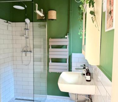 Corvin negyed Apartamento | Churri Downtown - with Garage