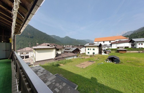 Auronzo di Cadore Apartamento | Apartamento 'Ciasa Valentina' con vistas a la montaña, balcón y Wi-Fi