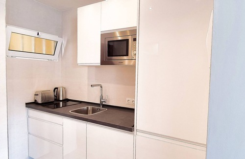Marbella Seafront Promenade Apartamento | Cibeles 904. Modern Studio with Sea Views in Marbella centre.
