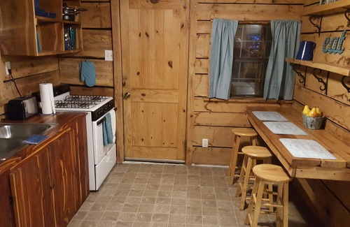 Eustace Cabina | Cici's one bedroom cabin at Bluegill Lake Cabins