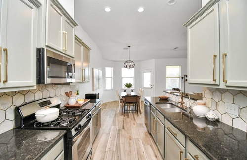 Katy Casa | Cinco Ranch Home - Relocations & Insurance. Trails & Toys. Sleeps 6+