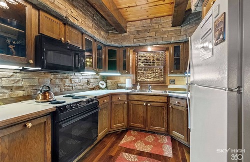 Eureka Springs Cabina | Cinnamon Valley - 'La Elk Lodge'