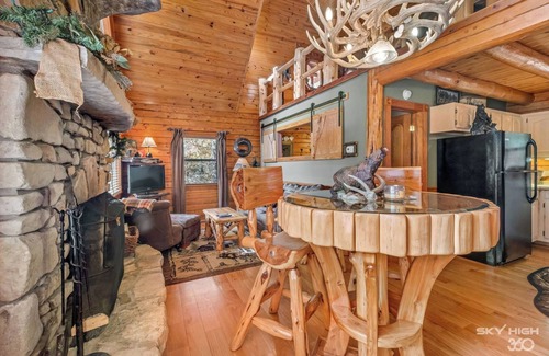 Eureka Springs Cabina | Cinnamon Valley - 'The Hideaway'