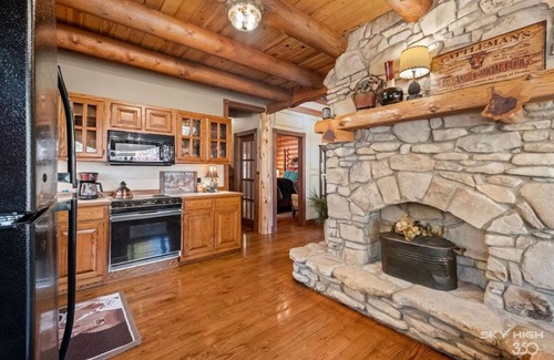 Eureka Springs Cabina | Cinnamon Valley - 'El ganadero'