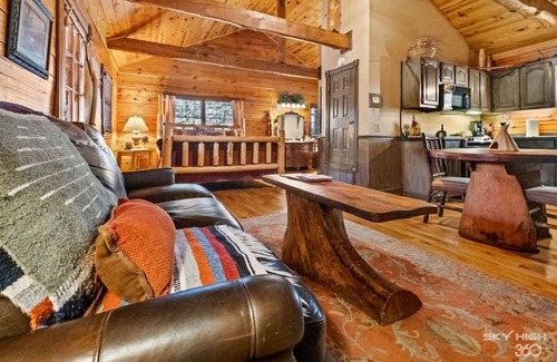 Eureka Springs Cabina | Cinnamon Valley - 'El Cherokee'