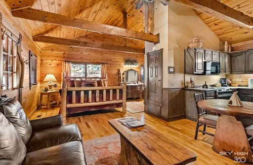 Eureka Springs Cabina | Cinnamon Valley - 'El Cherokee'