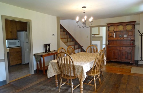 Narvon Otro | Circa 1790 Stone Farmhouse en 10 acres de su propio espacio verde privado