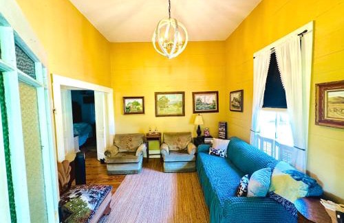 Chappell Hill Casa | Circa 1900 - Historic - Romantic - Private - Pond - Fenced Yard - The Cottage at Chappell Hill