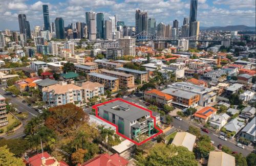 New Farm Apartamento | Cirque Boutique Apartments - Hosted by Coastal Letting Co.