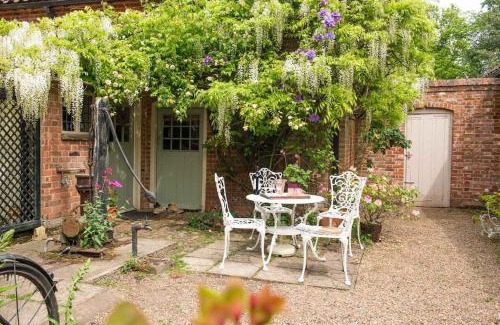 Saxmundham Casa | Cissys Cottage in a Nature Reserve, 7 minutes from Aldeburgh seafront