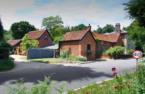 Saxmundham Casa | Cissys Cottage in a Nature Reserve, 7 minutes from Aldeburgh seafront