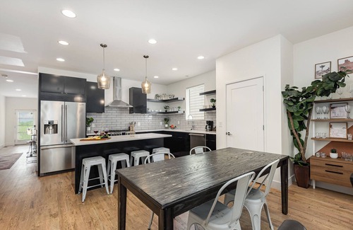 Talbot's Corner Cabaña | Citrine-private Patio & Balcony-near Germantown