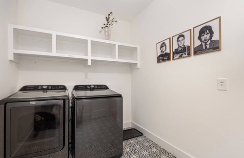 Talbot's Corner Cabaña | Citrine-private Patio & Balcony-near Germantown