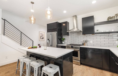 Talbot's Corner Cabaña | Citrine-private Patio & Balcony-near Germantown
