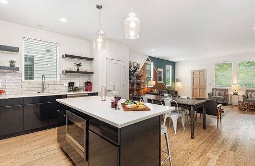 Talbot's Corner Cabaña | Citrine-private Patio & Balcony-near Germantown