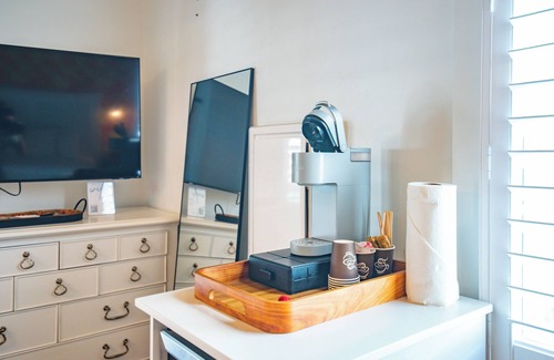 Historic Seaport Apartamento | Citrus Queen at Custom House Inn | Ideal Location On Duval!