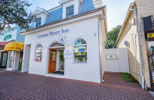 Historic Seaport Apartamento | Citrus Queen at Custom House Inn | Ideal Location On Duval!