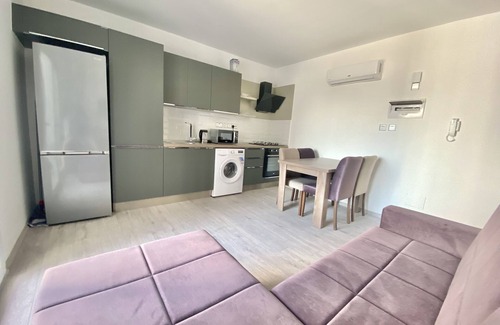Trikomo Apartamento | City apartment with amazing pool - 300 meters to Long Beach