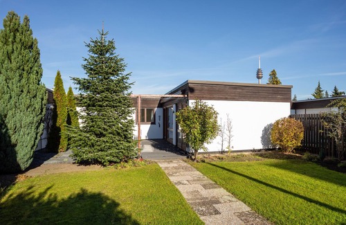 Sudstadt Casa | City bungalow with sauna, large garden and terrace