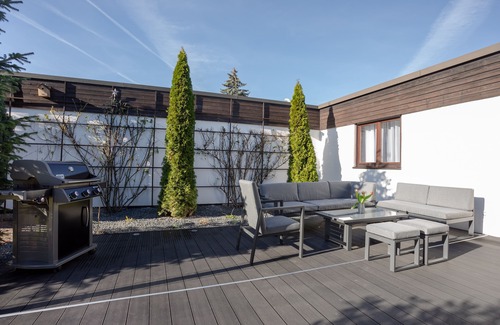 Sudstadt Casa | City bungalow with sauna, large garden and terrace