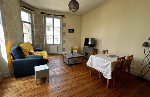 La Roche-Posay Apartamento | Apartamento T2 céntrico en La Roche-Posay, ideal para 4 personas, admite mascotas